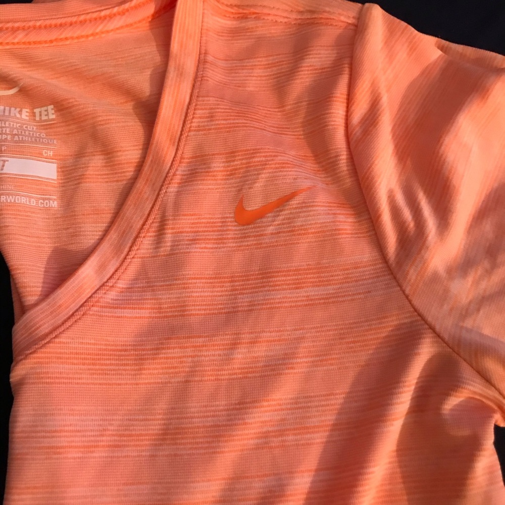 🍬Nike tee 🍬 - Picture 2 of 4
